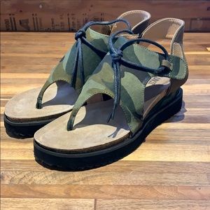 Muk Luks pitch solo camo sandals